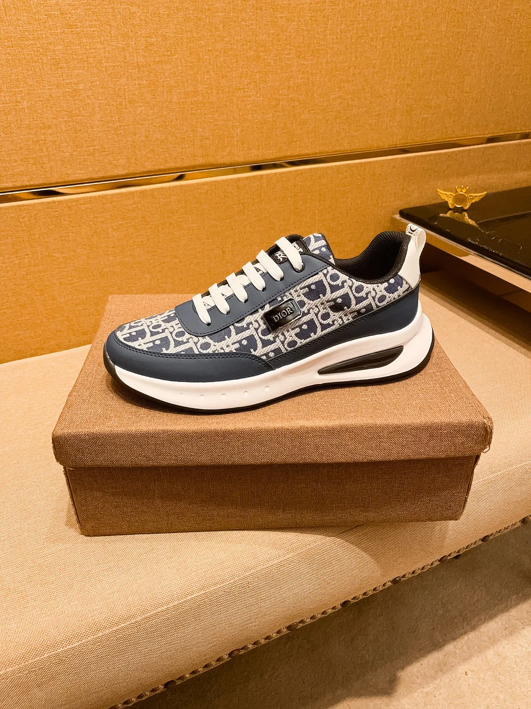 🚘🚘Factory batch 440 💰[Dior]🔥 High-end men's shoes brand official website 1:1 latest masterpiece: the upper is made of mercerized fabric imported from Italy with a comfortable and breathable lining➕original non-slip and wear-resistant outsole🔥, making walking more convenient and comfortable! An exclusive new model, a stunning work, a beautiful 1:1 replica [color] compared to the official quality! Create a fashionable personality to set off your uniqueness! A must-have for trendy men! Classic🔥Size: 38-44 Color: 🔥 2⃣️ colors available🔥
